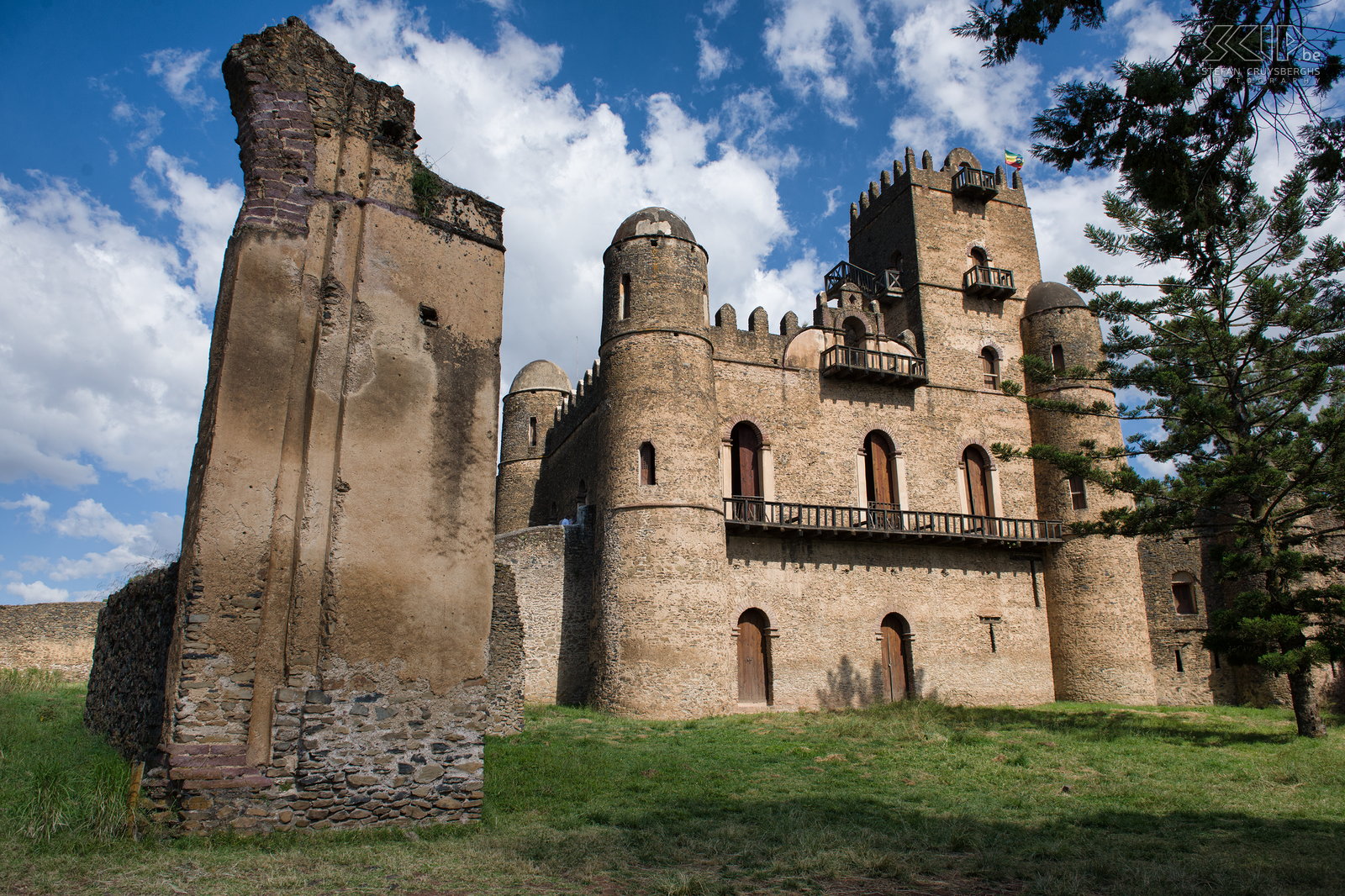 Gondar - Fasiladas' palace Gondar is famous for the impressive city walls, palaces and baths which where build by emperor Fasiladas in the 17th century. The 16 castles of Fasil Ghebbi are also on the UNESCO World Heritage list. Stefan Cruysberghs